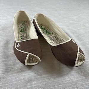 Vintage reef slip on open toe size 9 Boho Comfort Brown with cream Piping EUC